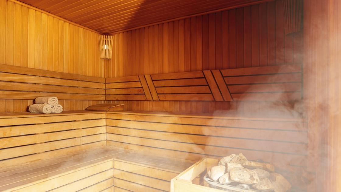 Rutin Sauna, Ini yang Terjadi pada Tubuh Anda—Nomor 4 Bikin Tak Sangka