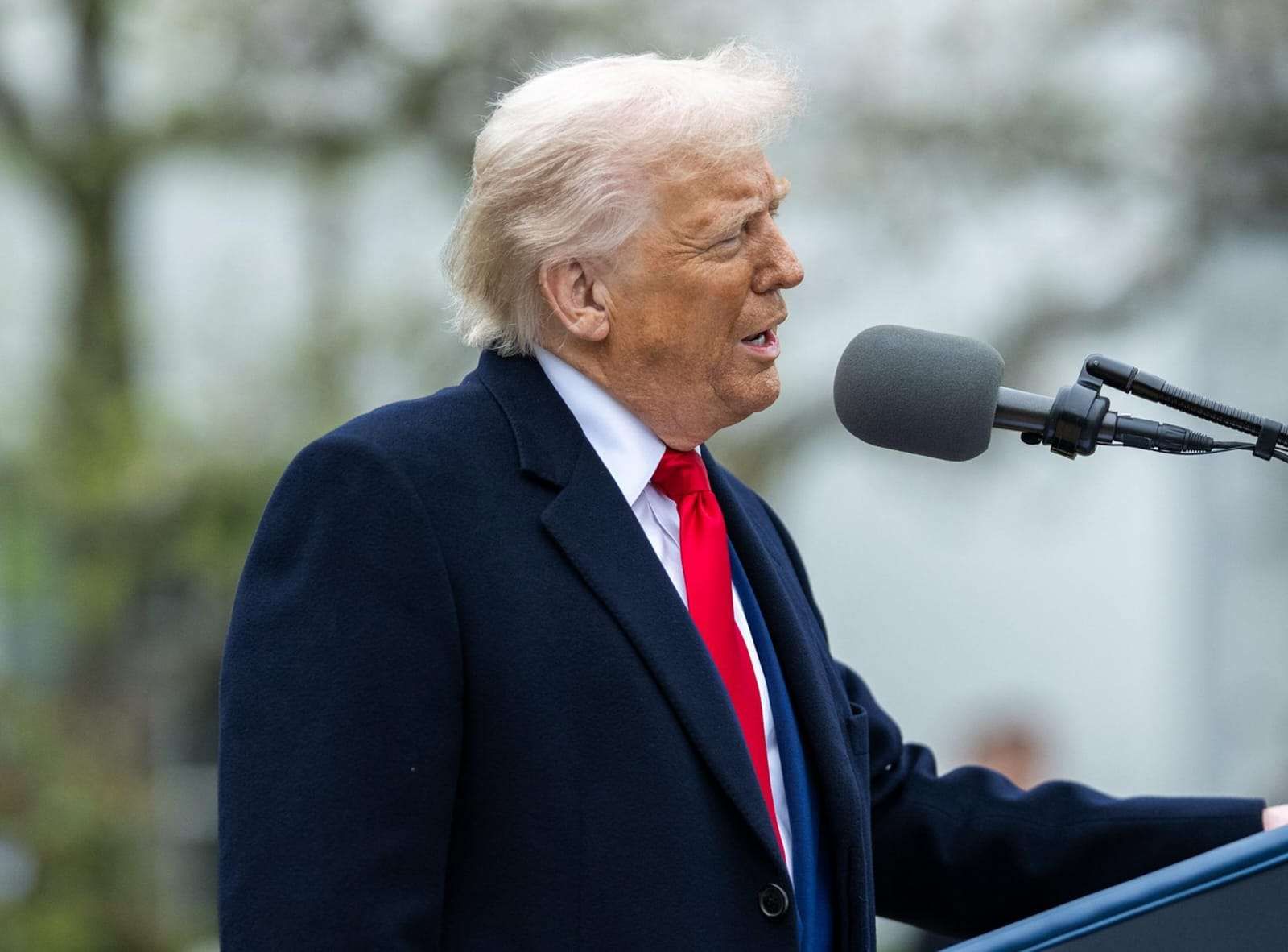 Dunia Panik! Trump Kirim Surat Tarif ke 200 Negara Sekaligus